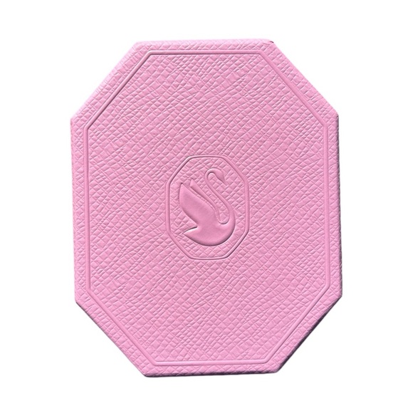 NIB Swarovski Swan Heart Earrings - Picture 4 of 4